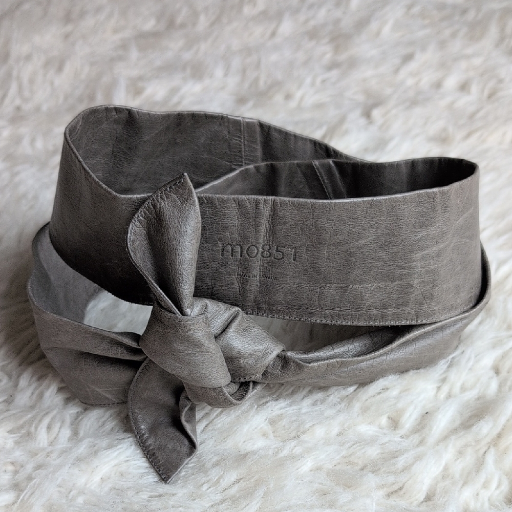 M0851 Gray Leather Knot Belt